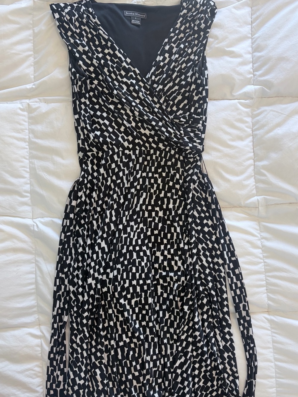 Jessica Howard Black and White Geometric Wrap Dress